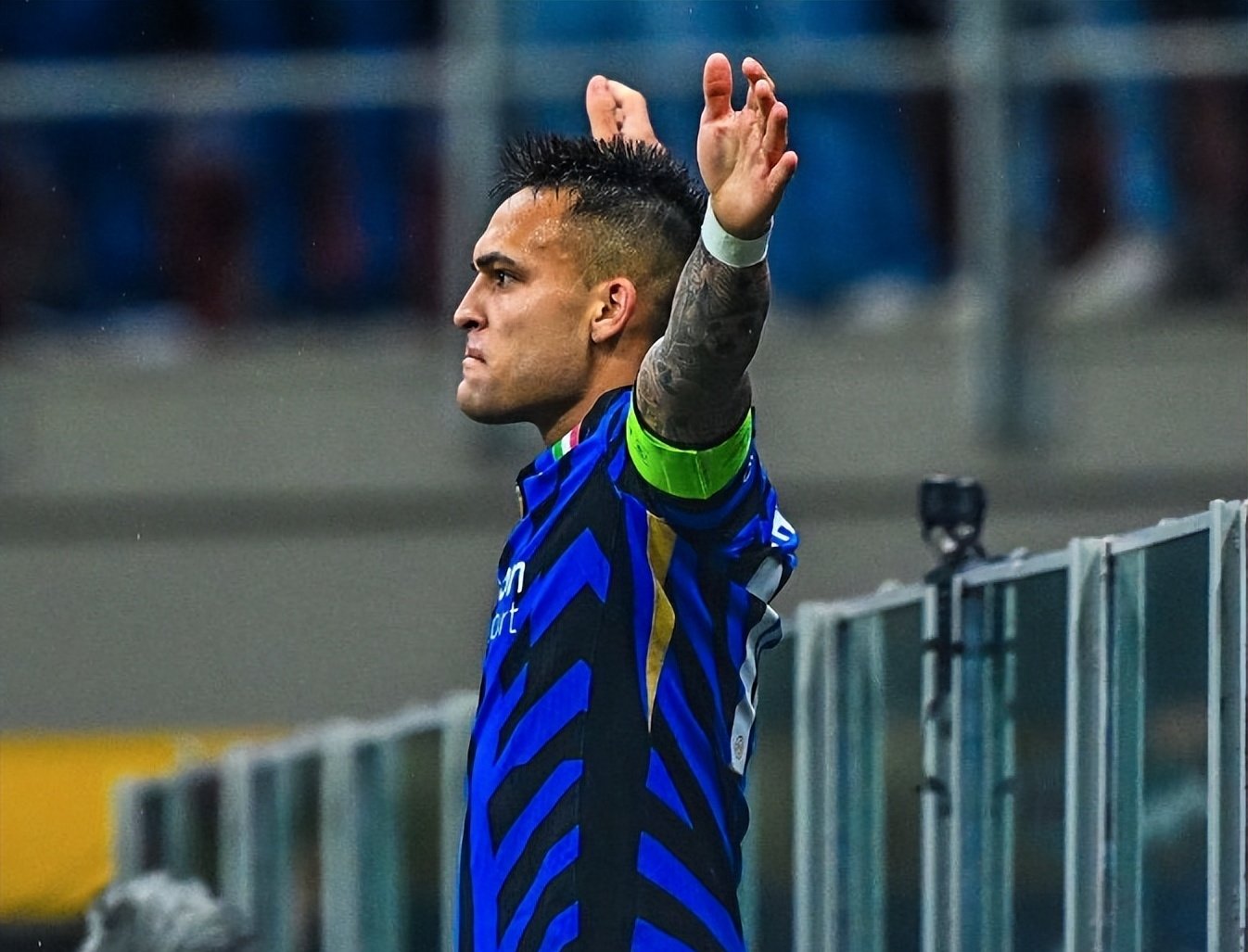 开云官方APP下载-包含足总杯今夜走向成谜，AC米兰扳平良机，赛场秩序良好，训练强度明显提升的词条